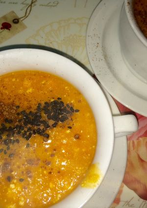 Una foto de Sopa crema de zanahoria y ricotta
