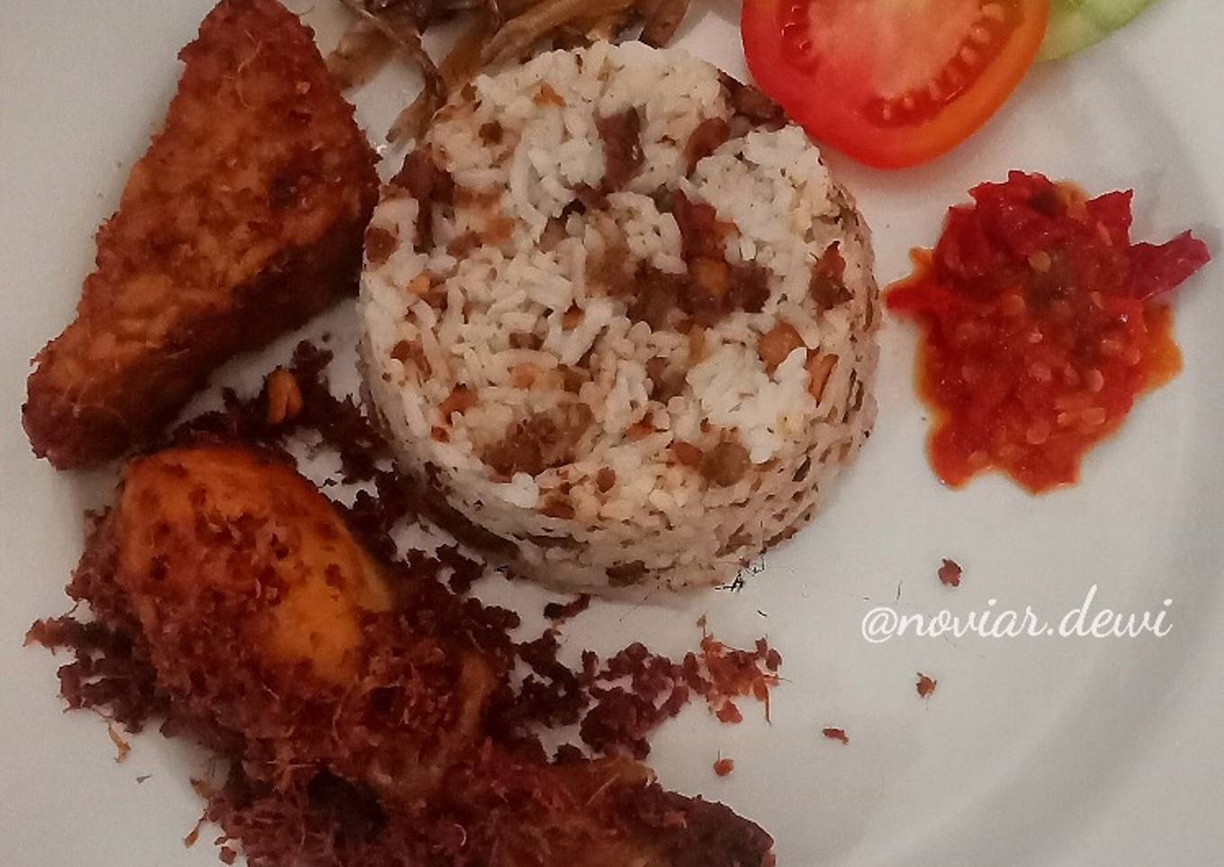 Nasi Tutug Oncom Ayam Goreng Lengkuas