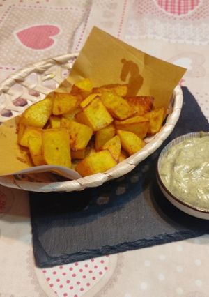 Foto di Patatas Bravas con Aioli alle ortiche