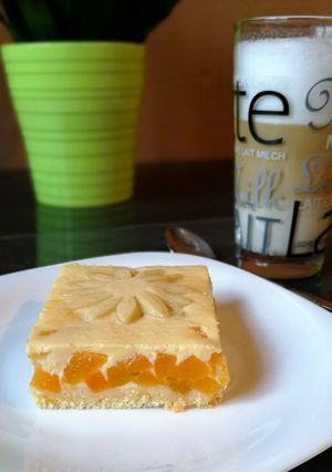 Sárgabarackos tejfölös szelet recept fotója