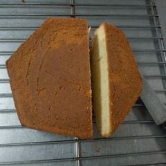Lemon drizzle cake A picture of Lemon drizzle cake.