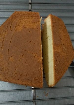 A picture of Lemon drizzle cake.