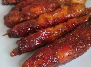 Hình của món Sate xâu gà nướng đặc sản Indonesia.