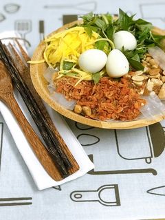 Hình của món Bánh tráng trộn sốt me.