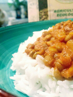 Una foto de Curry de lentejas vegano