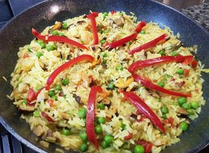 Paella de Mariscos y Hongos Shiitake Una foto de Paella de Mariscos y Hongos Shiitake
