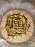 Torta salata con asparagi