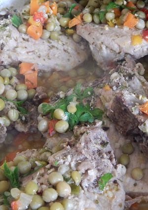Una foto de Costillitas de cerdo con vegetales