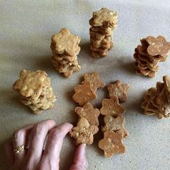A picture of Pumpkin seeds & dryfruits cookies.