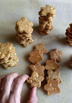 A picture of Pumpkin seeds & dryfruits cookies.