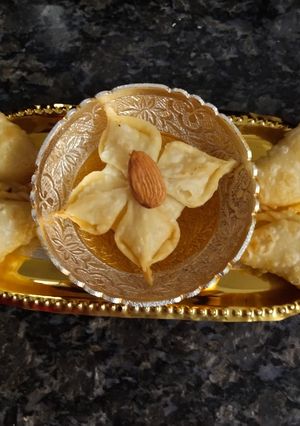 A picture of Flower Gujiya.