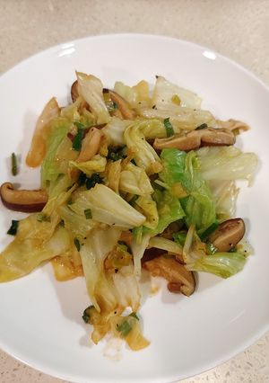 香菇炒高麗菜 的食譜成品照片