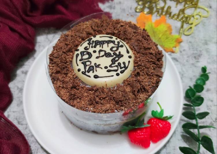 Langkah Mudah untuk Menyiapkan Mousse triple chocolate cake 🎂🎂🥧🥧 Anti Gagal