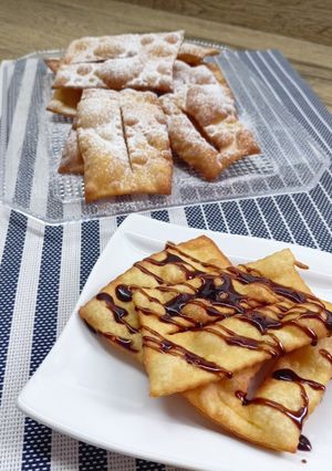Una foto de Chiacchiere crujiente/receta típica de Carnaval italiana