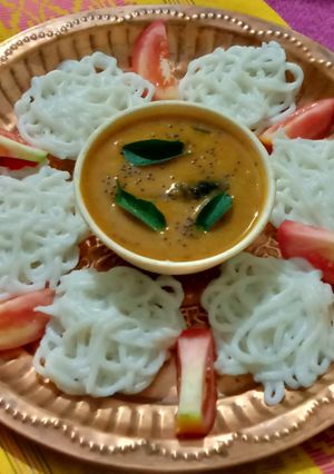 ઈડિયાપમ(idiyappam racipe in gujrati) રેસીપી મુખ્ય ફોટો