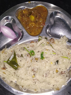 சேமியா உப்புமா(Semiya upma recipe in tamil) செய்முறை முக்கிய புகைப்படம்
