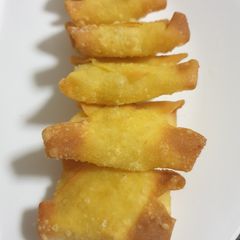 Crispy bananas wonton A picture of Crispy bananas wonton.