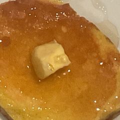 A picture of Fluffy Japanese pancakes:) i made them mini:).