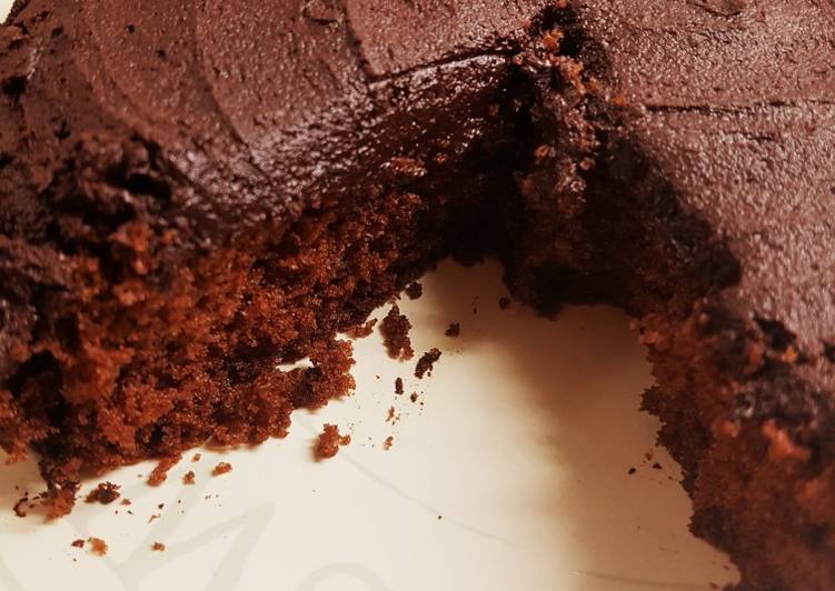 Fudgy chocolate cake