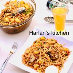 A picture of Stir fry spaghetti.