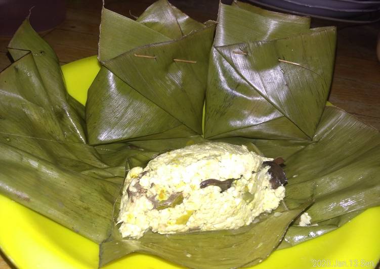 Pepes tauciyam (tahun hati ayam)