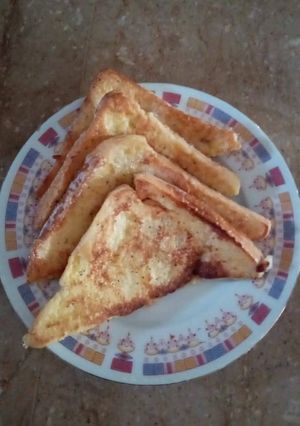 A picture of French toast.
