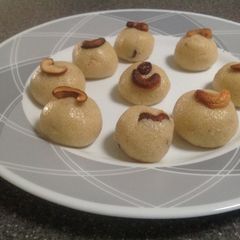 A picture of Rava Laddoo.