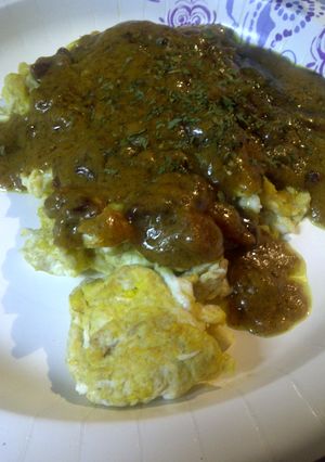 A picture of Bacon curry sauce on eggs.