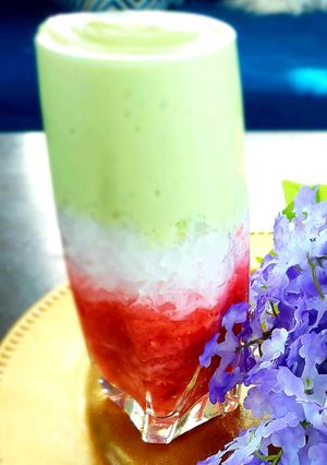 A picture of Double layer smoothie.