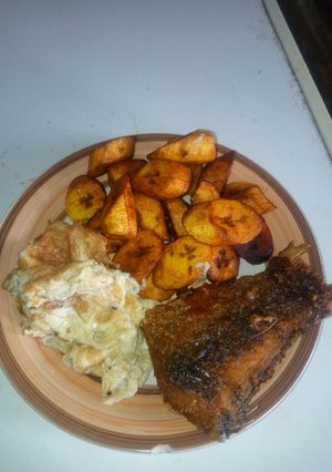A picture of Plantain,fried egg with fried river fish.