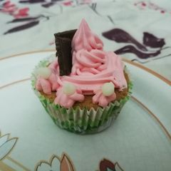 A picture of Lemon cupcakes.