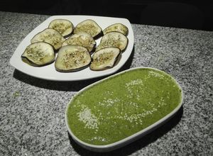 Una foto de Picadillo de berenjenas con salsa de cilantro