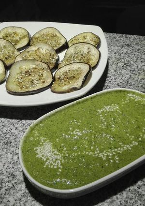 Una foto de Picadillo de berenjenas con salsa de cilantro
