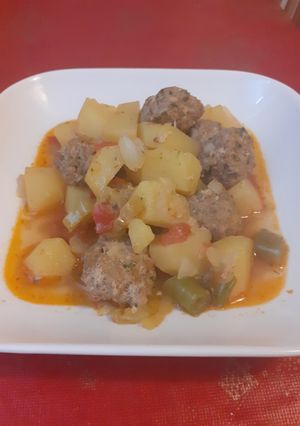 Paprikás krumpli húsgombóccal recept fotója