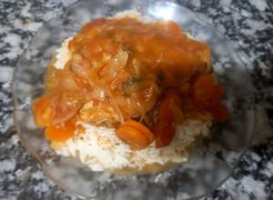 Una foto de Pollo a la Cazadora con Arroz Blanco