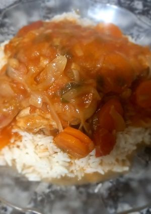 Una foto de Pollo a la Cazadora con Arroz Blanco