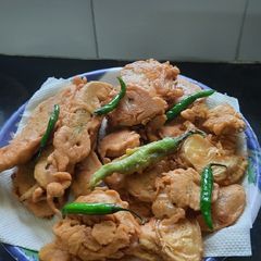 Jatra til Mirchi bhaji n batata bhaji A picture of Jatra til Mirchi bhaji n batata bhaji.
