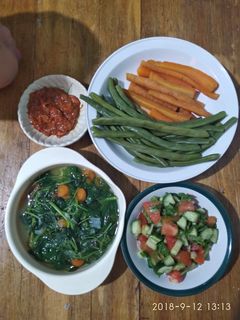 Foto resep Lalapan, Cemilan & Salad Sayur sehat. Cocok untuk diet