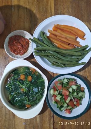 Foto resep Lalapan, Cemilan & Salad Sayur sehat. Cocok untuk diet