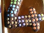 Una foto di salame al cioccolato con cacao