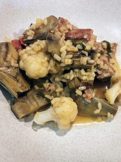 Una foto de Arroz con costilla y coliflor