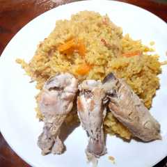 Una foto de 🍗🥘Risotto con alitas de pollo.🥘🍗