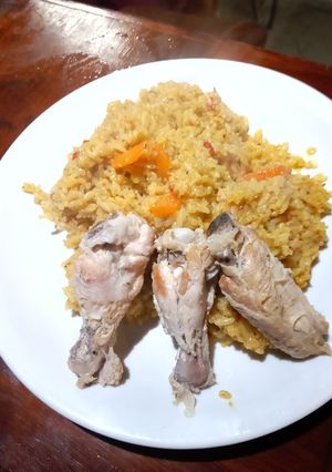 Una foto de 🍗🥘Risotto con alitas de pollo.🥘🍗