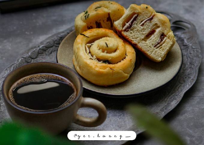 Resep Roti gulung keju isi daging Anti Gagal