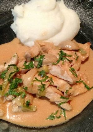 Una foto de Pechugas de pollo con salsa rosada