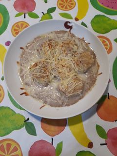 Una foto de Gnocchis rellenos de pesto con salsa de shiitakes