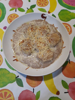 Una foto de Gnocchis rellenos de pesto con salsa de shiitakes