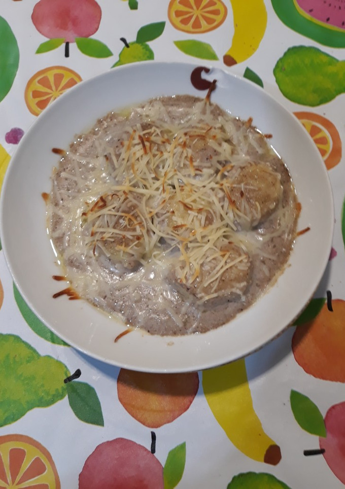 Una foto de Gnocchis rellenos de pesto con salsa de shiitakes