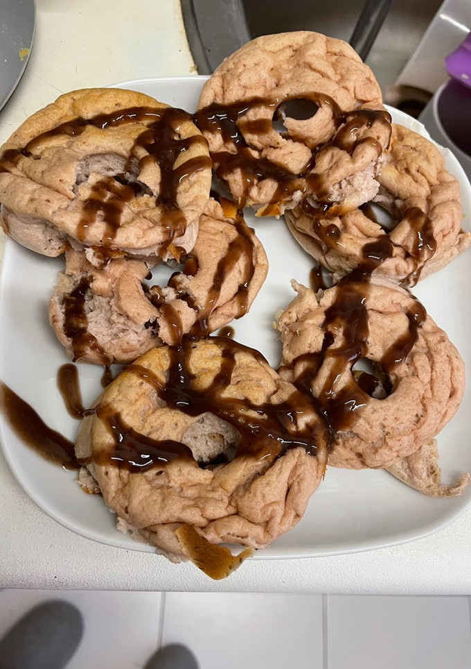 Una foto de Donuts sabor tarta de queso y fresa saludable
