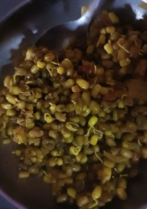 मूंग मोठ (Moong moth recipe in hindi) रेसिपी मुख्य फोटो